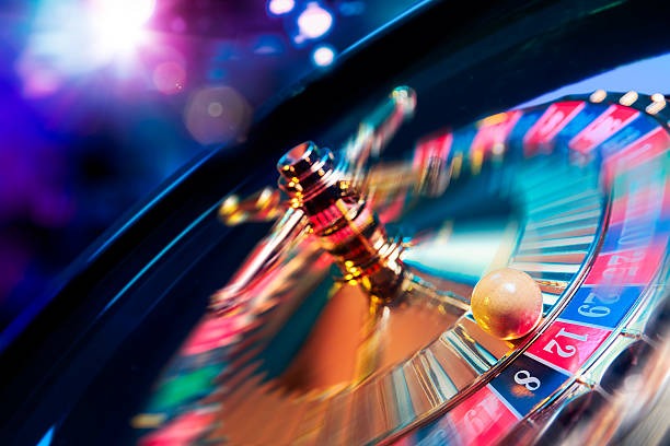 ligaklik app interface showing live dealer tables and sportsbook markets on mobile