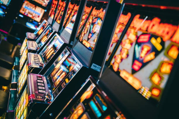 ligaklik live blackjack table with dealer and multiple player positions visible